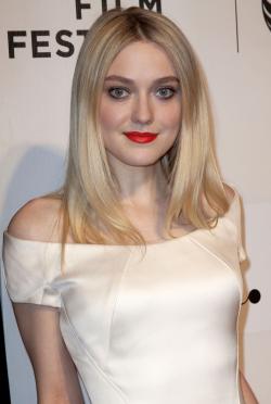 Dakota Fanning at the Tribeca Film Festival looked stylish and chic	
