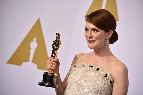 Julianne Moore will be honored at Annual Alzheimer's Benefit