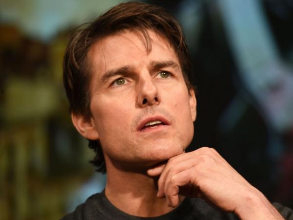 TOM CRUISE GIFTS HIS LAWYER